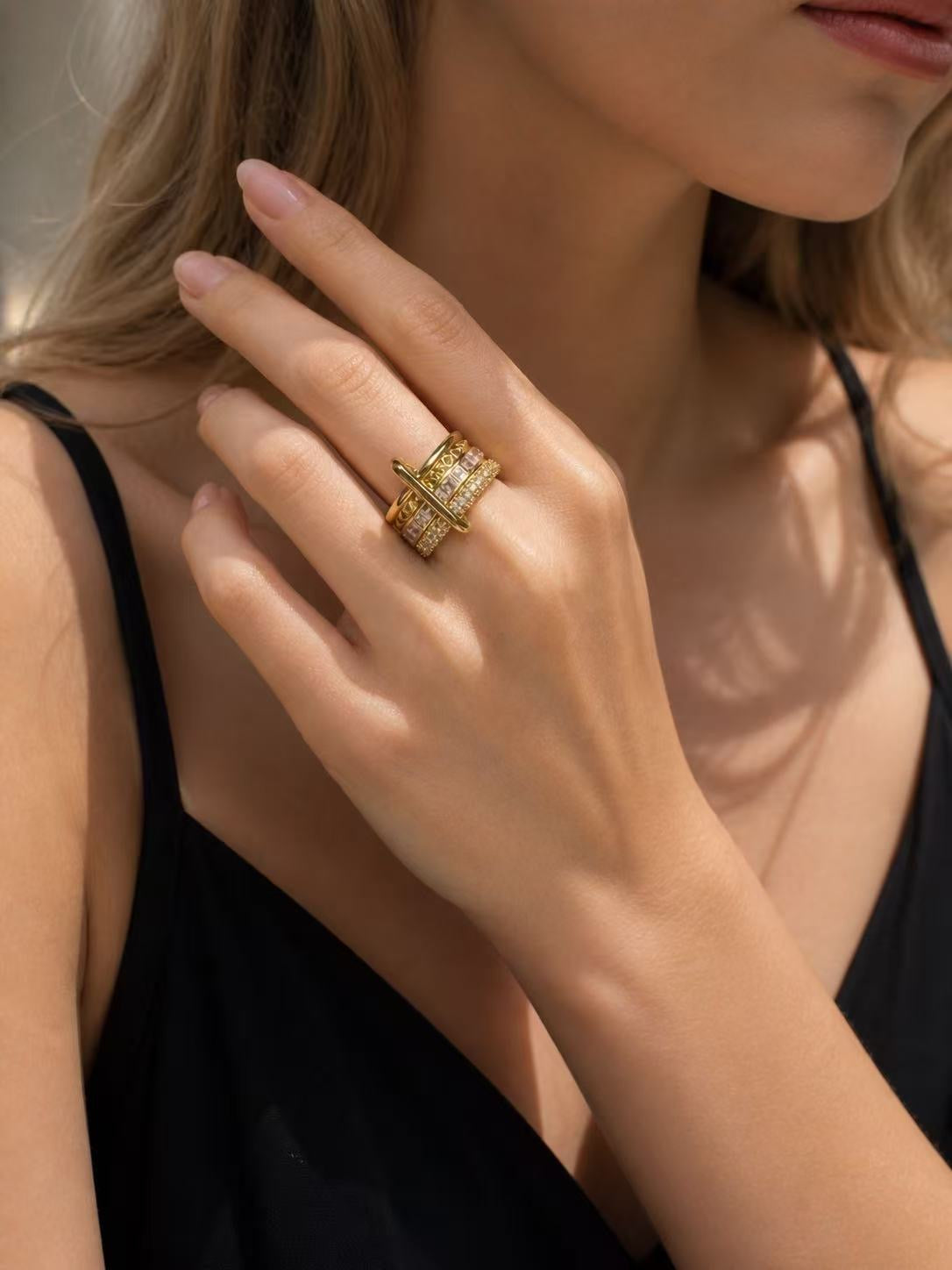 ✨ Luxe 4-in-1 Gold Stacked Ring Set